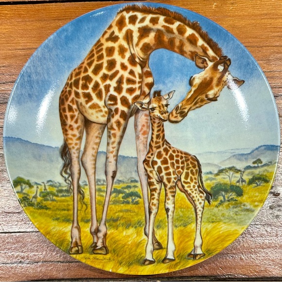 Edwin M Knowles China -- "A Kiss for Mother" Giraffe and Calf Collectors… - Picture 1 of 12